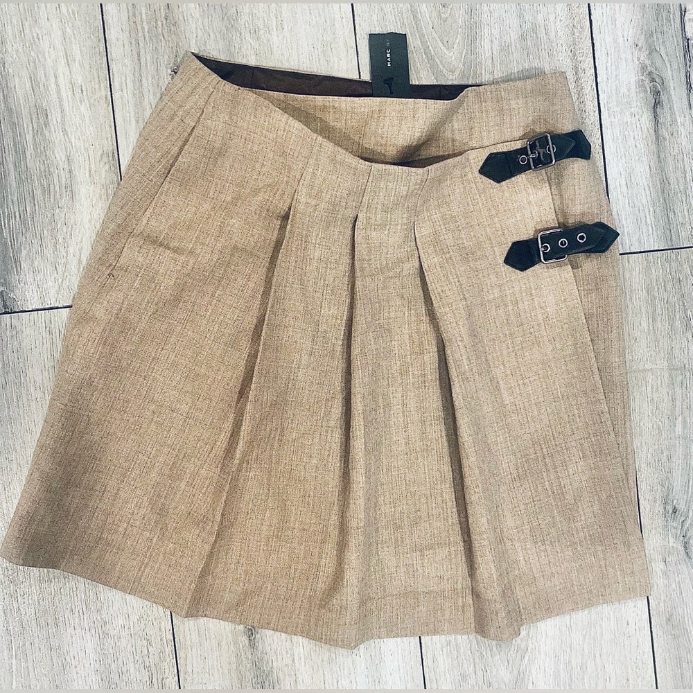 Marc By Marc Jacobs Beige Pleated Mini Skirt with Buckles - Picture 1 of 8